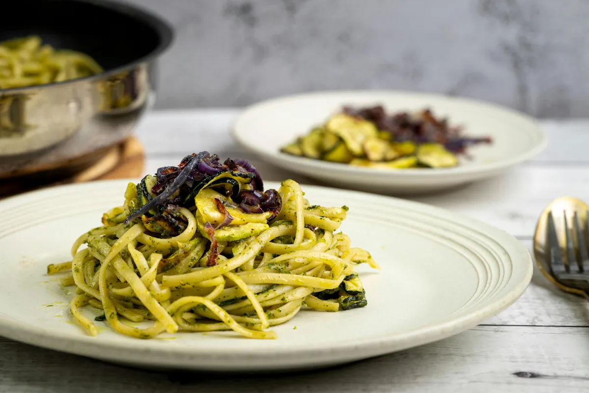 vegansk pastasallad med pesto