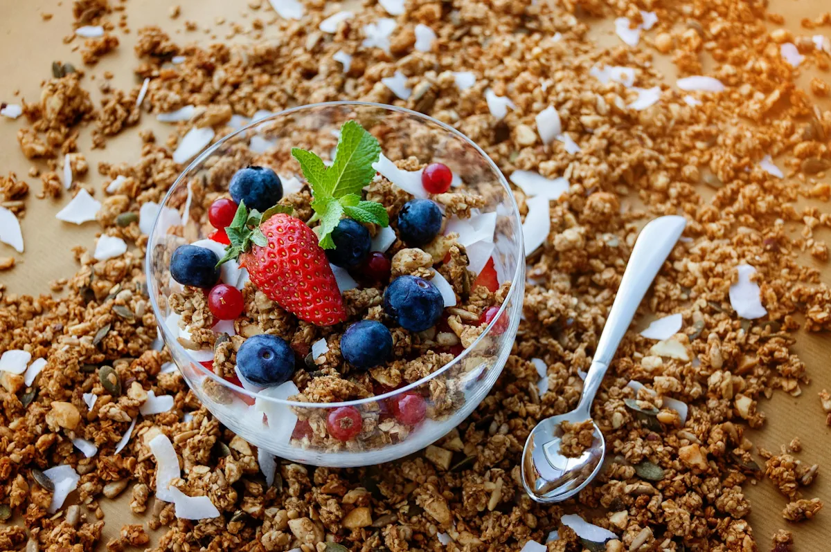 vegansk yoghurt med granola